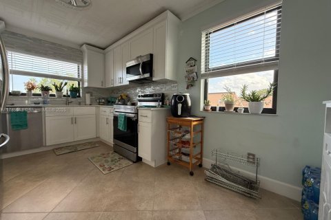 Copropriété à vendre à Sunrise, Floride: 2 chambres, 115.66 m2 № 1708727 - photo 15