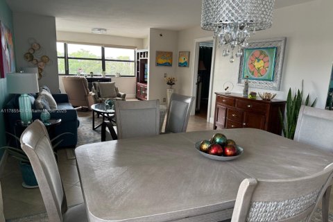 Copropriété à vendre à Sunrise, Floride: 2 chambres, 115.66 m2 № 1708727 - photo 9