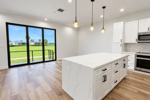 Touwnhouse à louer à Punta Gorda, Floride: 3 chambres, 135.73 m2 № 2399353 - photo 2