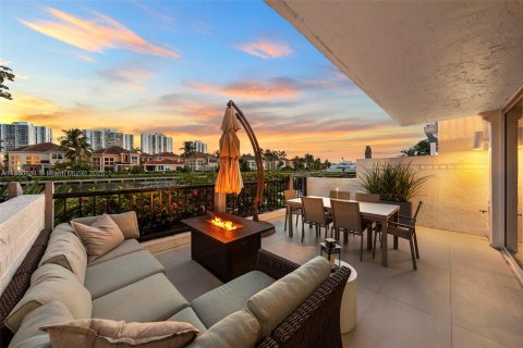 Touwnhouse à vendre à Aventura, Floride: 4 chambres, 232.07 m2 № 1883849 - photo 1