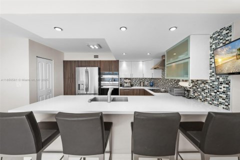 Touwnhouse à vendre à Aventura, Floride: 4 chambres, 232.07 m2 № 1883849 - photo 16