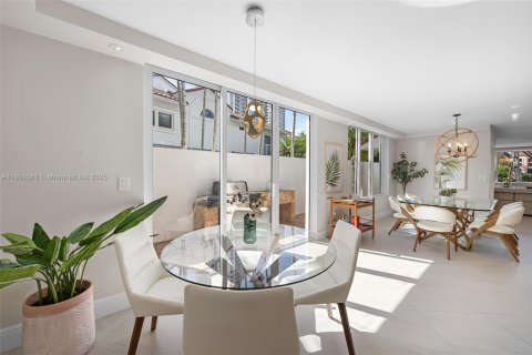 Touwnhouse à vendre à Aventura, Floride: 4 chambres, 232.07 m2 № 1883849 - photo 12