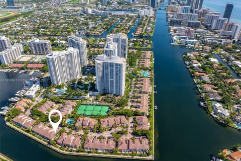 Touwnhouse à vendre à Aventura, Floride: 4 chambres, 232.07 m2 № 1883849 - photo 3