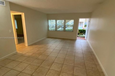 Condo in Coral Springs, Florida, 2 bedrooms  № 1669299 - photo 7