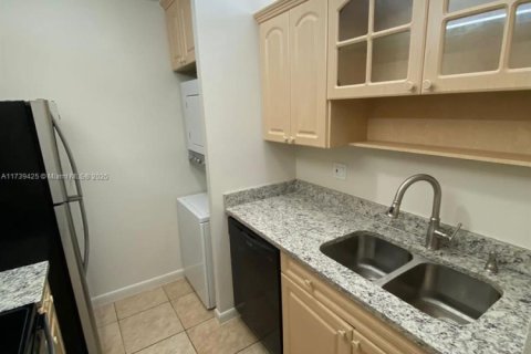 Condo in Coral Springs, Florida, 2 bedrooms  № 1669299 - photo 2