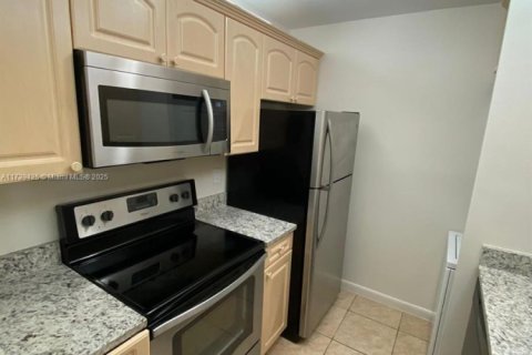 Condo in Coral Springs, Florida, 2 bedrooms  № 1669299 - photo 1