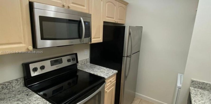 Condo in Coral Springs, Florida, 2 bedrooms № 1669299