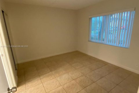 Condo in Coral Springs, Florida, 2 bedrooms  № 1669299 - photo 9
