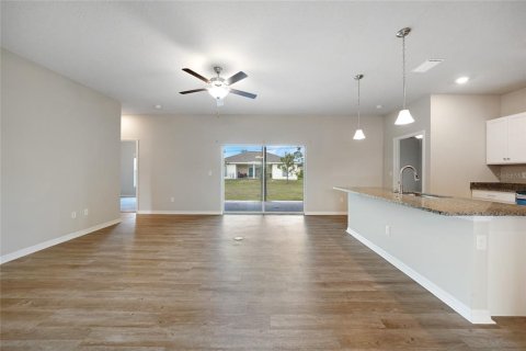 House in Port Charlotte, Florida 3 bedrooms, 145.21 sq.m. № 1740261 - photo 5