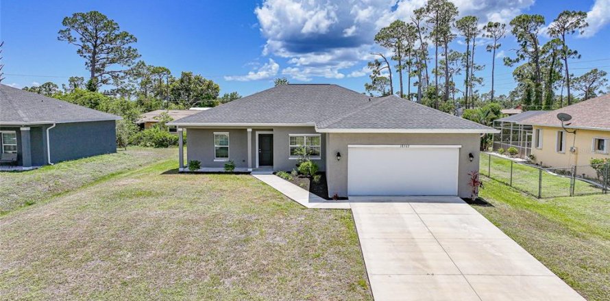 House in Port Charlotte, Florida 3 bedrooms, 145.21 sq.m. № 1740261