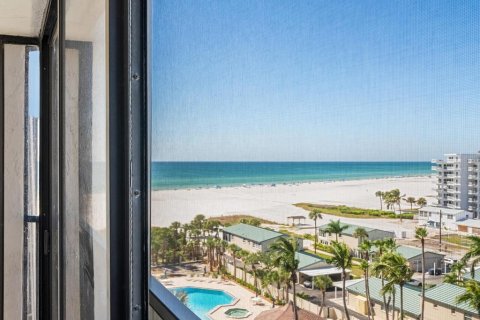 Condo in Sarasota, Florida, 2 bedrooms  № 2145430 - photo 11