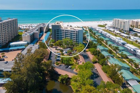 Condo in Sarasota, Florida, 2 bedrooms  № 2145430 - photo 2