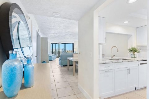Condo in Sarasota, Florida, 2 bedrooms  № 2145430 - photo 6