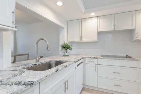 Condo in Sarasota, Florida, 2 bedrooms  № 2145430 - photo 15
