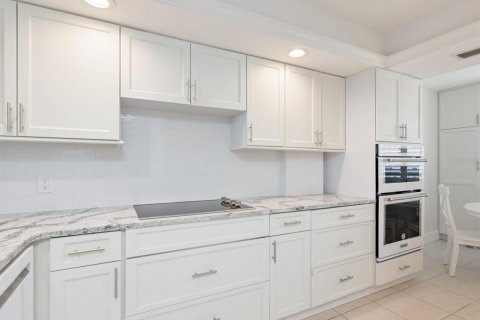Condo in Sarasota, Florida, 2 bedrooms  № 2145430 - photo 17