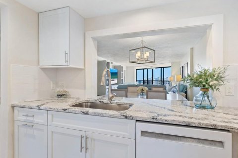 Condo in Sarasota, Florida, 2 bedrooms  № 2145430 - photo 16