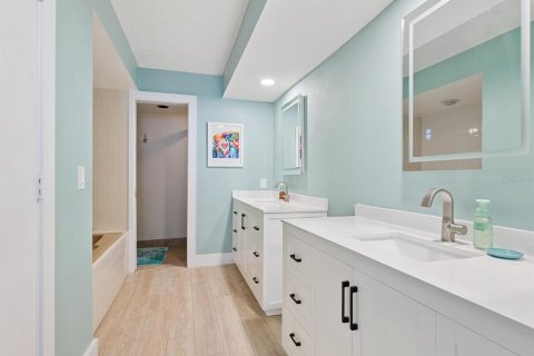 Condo in Sarasota, Florida, 2 bedrooms  № 2145430 - photo 23