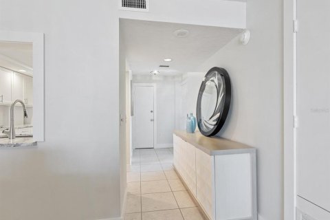 Condo in Sarasota, Florida, 2 bedrooms  № 2145430 - photo 14
