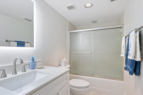 Condo in Sarasota, Florida, 2 bedrooms  № 2145430 - photo 27