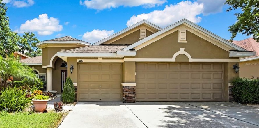 House in New Port Richey, Florida 4 bedrooms, 208.75 sq.m. № 1795498