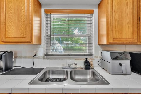 House in Lake Alfred, Florida 3 bedrooms, 92.9 sq.m. № 1824118 - photo 9