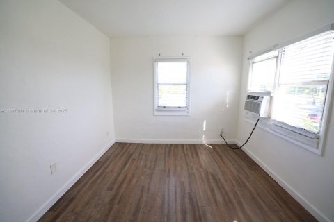 Снять в аренду квартиру в Майами, Флорида 1 спальня, № 1948830 - фото 7