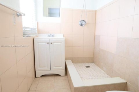 Снять в аренду квартиру в Майами, Флорида 1 спальня, № 1948830 - фото 13