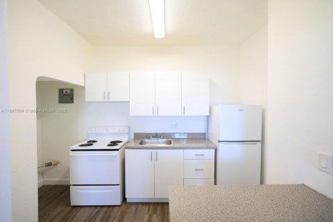 Снять в аренду квартиру в Майами, Флорида 1 спальня, № 1948830 - фото 1