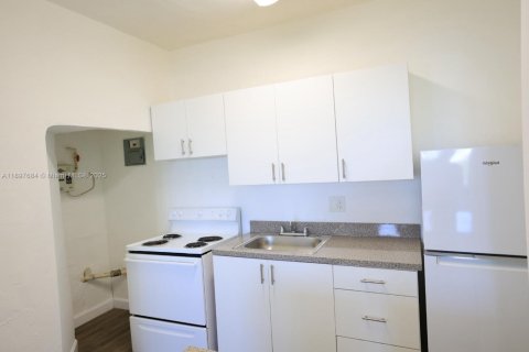 Снять в аренду квартиру в Майами, Флорида 1 спальня, № 1948830 - фото 2