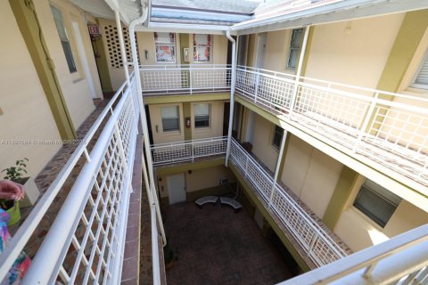 Снять в аренду квартиру в Майами, Флорида 1 спальня, № 1948830 - фото 18