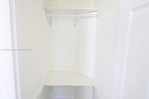 Снять в аренду квартиру в Майами, Флорида 1 спальня, № 1948830 - фото 12