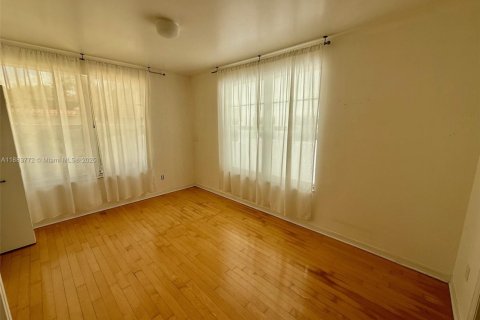 Condominio en alquiler en Miami Beach, Florida, 2 dormitorios, 86.49 m2 № 1932684 - foto 11