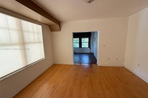 Condominio en alquiler en Miami Beach, Florida, 2 dormitorios, 86.49 m2 № 1932684 - foto 6