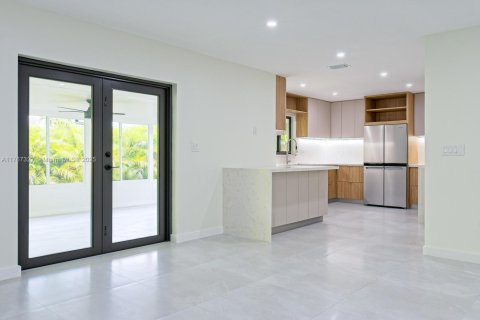 Villa ou maison à vendre à Miami, Floride: 5 chambres, 338.54 m2 № 1729037 - photo 16