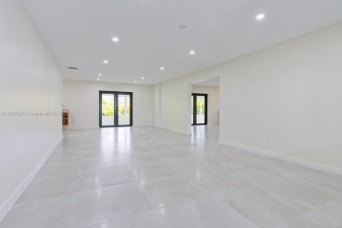 Villa ou maison à vendre à Miami, Floride: 5 chambres, 338.54 m2 № 1729037 - photo 7
