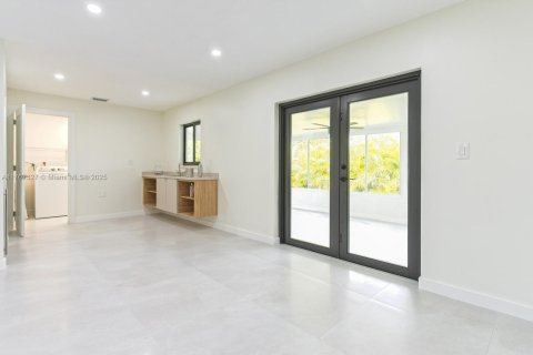Villa ou maison à vendre à Miami, Floride: 5 chambres, 338.54 m2 № 1729037 - photo 10