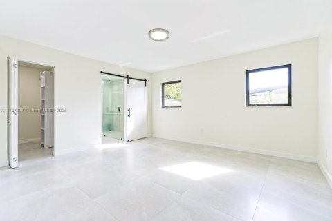 Villa ou maison à vendre à Miami, Floride: 5 chambres, 338.54 m2 № 1729037 - photo 22