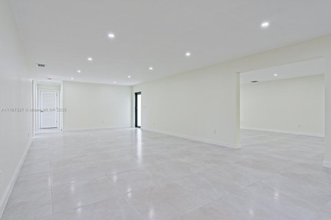 Villa ou maison à vendre à Miami, Floride: 5 chambres, 338.54 m2 № 1729037 - photo 15