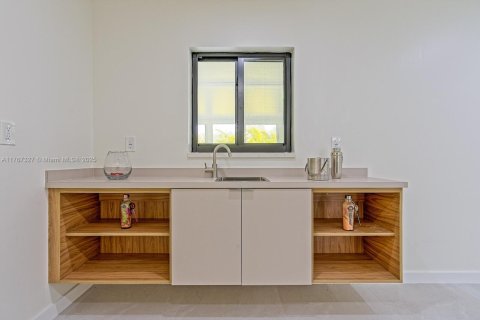 Villa ou maison à vendre à Miami, Floride: 5 chambres, 338.54 m2 № 1729037 - photo 12