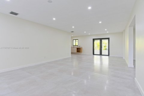 Villa ou maison à vendre à Miami, Floride: 5 chambres, 338.54 m2 № 1729037 - photo 9