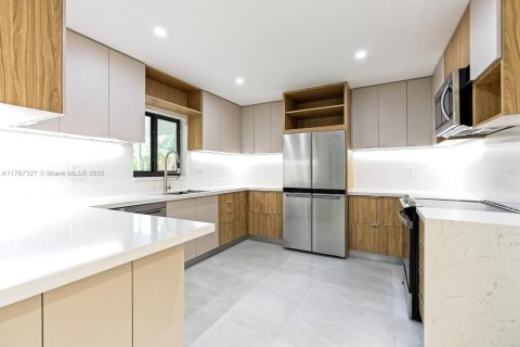 Villa ou maison à vendre à Miami, Floride: 5 chambres, 338.54 m2 № 1729037 - photo 17