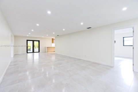 Villa ou maison à vendre à Miami, Floride: 5 chambres, 338.54 m2 № 1729037 - photo 21