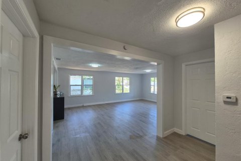 House in Daytona Beach, Florida 3 bedrooms, 107.02 sq.m. № 1618731 - photo 5