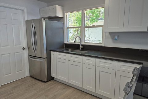 House in Daytona Beach, Florida 3 bedrooms, 107.02 sq.m. № 1618731 - photo 9