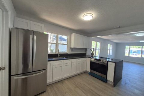 House in Daytona Beach, Florida 3 bedrooms, 107.02 sq.m. № 1618731 - photo 8