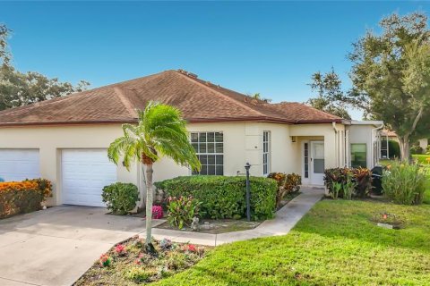 Villa ou maison à vendre à Bradenton, Floride: 2 chambres, 142.23 m2 № 2390882 - photo 2
