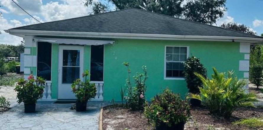House in Sebring, Florida 3 bedrooms, 108.6 sq.m. № 2201089