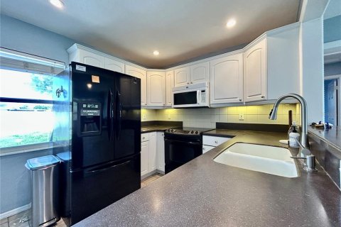 Casa en alquiler en Saint Petersburg, Florida, 2 dormitorios, 101.64 m2 № 1881417 - foto 7