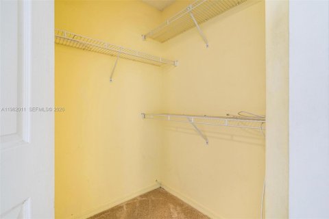 Copropriété à louer à Pembroke Pines, Floride: 2 chambres, 98.29 m2 № 2025249 - photo 11