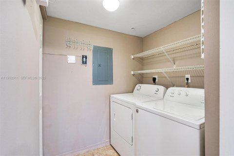 Copropriété à louer à Pembroke Pines, Floride: 2 chambres, 98.29 m2 № 2025249 - photo 14